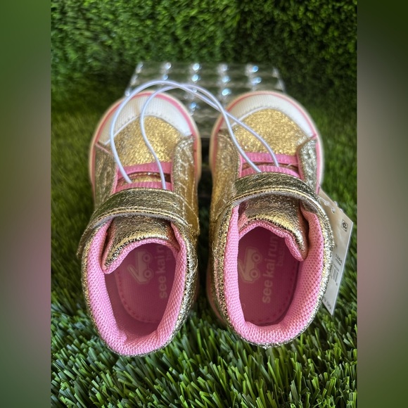 🌈SEE KAI RUN Gold and Pink Kids Top Sneakers SIZE #5🌈 - Picture 15 of 17